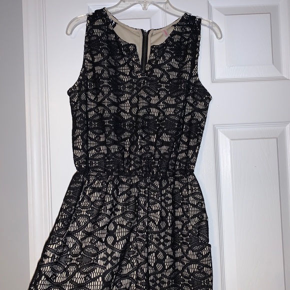 LACE ROMPER - Picture 3 of 5